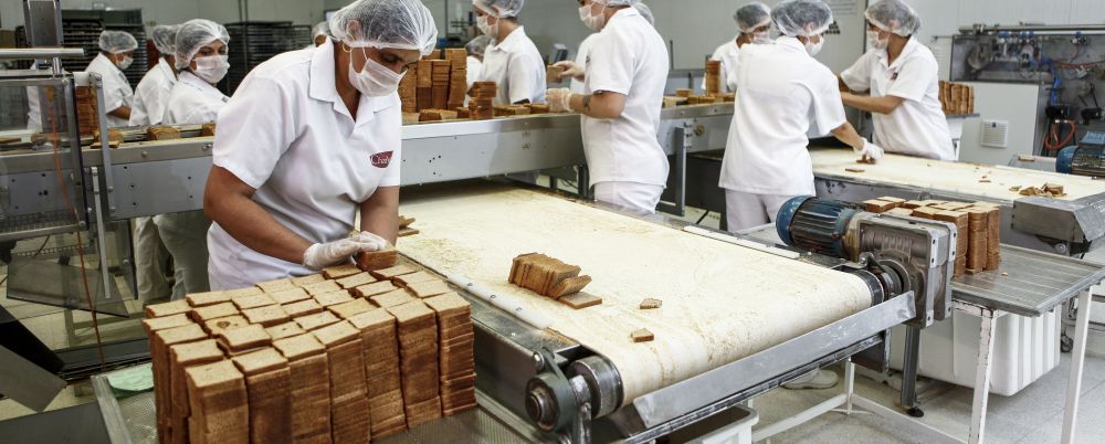 Fábrica de pães Charlotte. Localizada em Campo Largo, região metropolitana de Curitba, a fábrica distribui pães para marcas nacionais. No momento está investindo num mix de torradas com sabor, um produto visando a exportação. Foto: André Rodrigues / Gazeta do Povo Fábrica de pães Charlotte. Localizada em Campo Largo, região metropolitana de Curitba, a fábrica distribui pães para marcas nacionais. No momento está investindo num mix de torradas com sabor, um produto visando a exportação. Foto: André Rodrigues / Gazeta do Povo