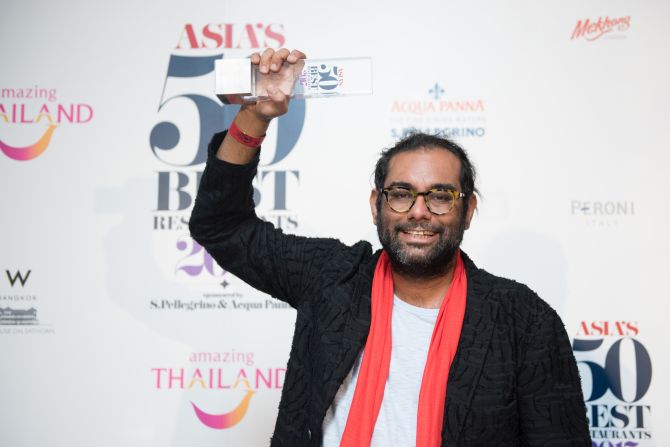 Chef indiano Gaggan Anand comemora o terceiro ano consecutivo em primeiro lugar na lista dos 50 Melhores Restaurantes da Ásia. Foto: Asia’s 50 Best Restaurants 2017/Divulgação Chef indiano Gaggan Anand comemora o terceiro ano consecutivo em primeiro lugar na lista dos 50 Melhores Restaurantes da Ásia. Foto: Asia’s 50 Best Restaurants 2017/Divulgação