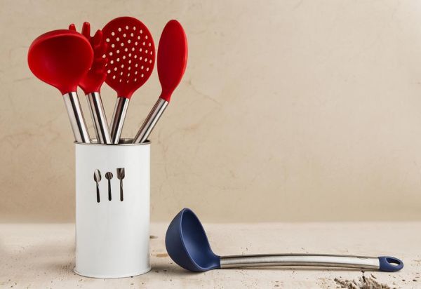 Na Promoção Junte e Troque, cada real gasto vale um ponto e com 300 você leva de presente um utensílio Brinox. Foto: Letícia Akemi / Gazeta do Povo. Na Promoção Junte e Troque, cada real gasto vale um ponto e com 300 você leva de presente um utensílio Brinox. Foto: Letícia Akemi / Gazeta do Povo.