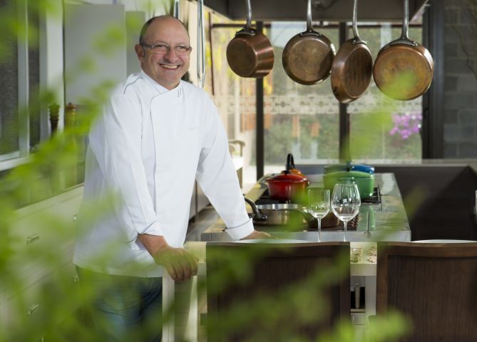 Chef Celso Freire. Foto: Brunno Covello. Chef Celso Freire. Foto: Brunno Covello.