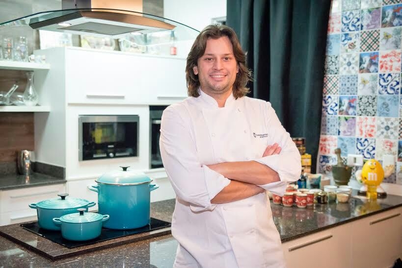 Grandes nomes da gastronomia dão aulas gratuitas em feiras e mercados de Curitiba Grandes nomes da gastronomia dão aulas gratuitas em feiras e mercados de Curitiba