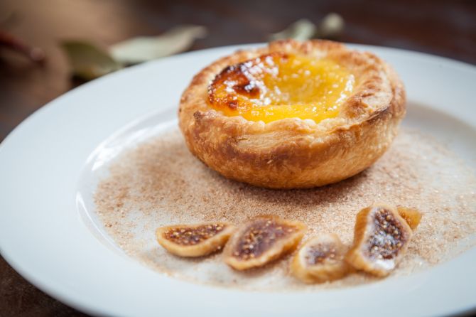 No restaurante Ibérico, os pratos são espanhóis e portugueses, como o pastel de nata. Foto: Fernando Zequinão/Gazeta do Povo No restaurante Ibérico, os pratos são espanhóis e portugueses, como o pastel de nata. Foto: Fernando Zequinão/Gazeta do Povo