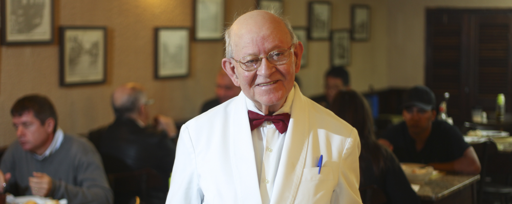 Periga, garçom do restaurante Imperial por 48 anos
