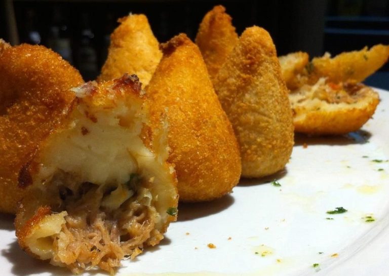Happy hour na terça: bares de Curitiba têm desconto de 50% e promoção de chope artesanal