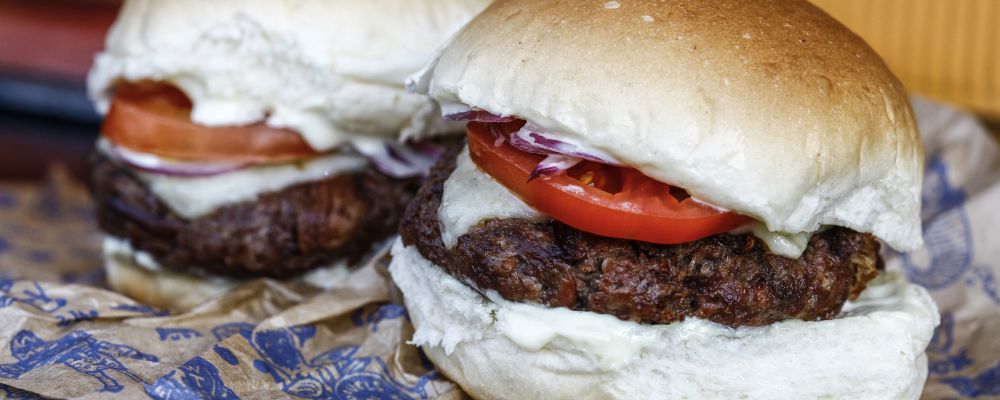 Hambúrguer do WhataFuck.  Foto: André Rodrigues / Gazeta do Povo