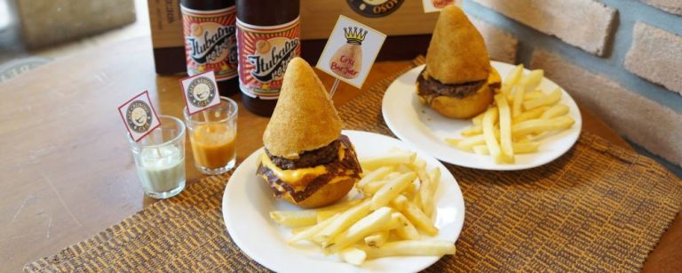 Café serve sanduíche de coxinha e até cupcake do salgado tradicional