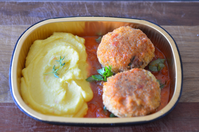 Polpetoni com purê de batata e parmesão e molho de tomate (R$ 16,50). Foto: Divulgação. Polpetoni com purê de batata e parmesão e molho de tomate (R$ 16,50). Foto: Divulgação.