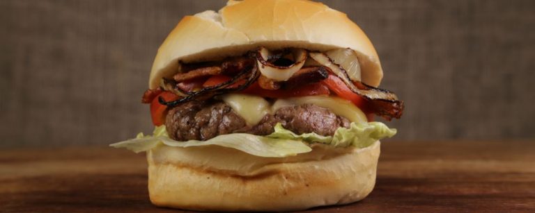 Fim de semana tem a maior festa de hambúrgueres de Curitiba com 20 sabores exclusivos