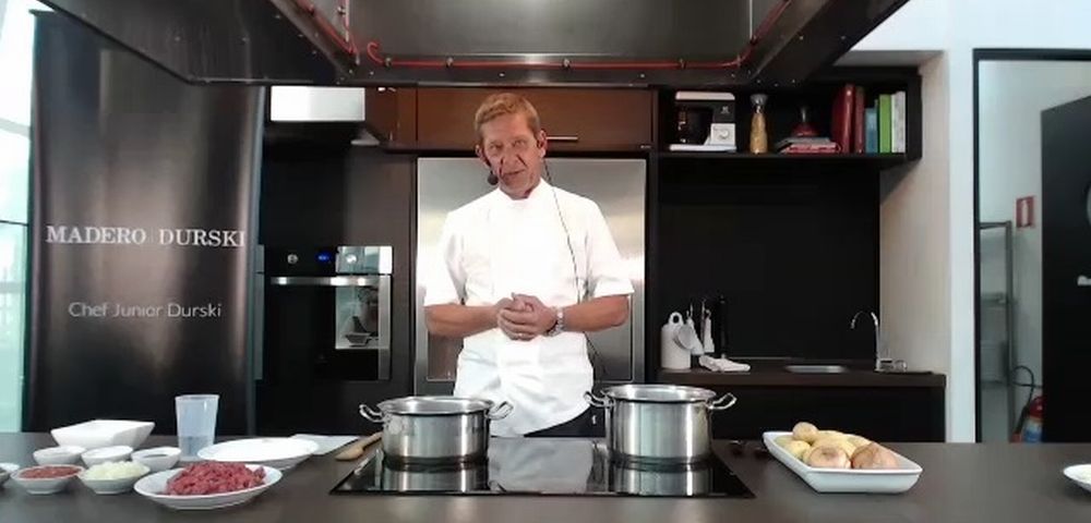 Nova rede de hamburguerias do chef Durski promete ter serviço mais rápido e barato que o Madero Nova rede de hamburguerias do chef Durski promete ter serviço mais rápido e barato que o Madero