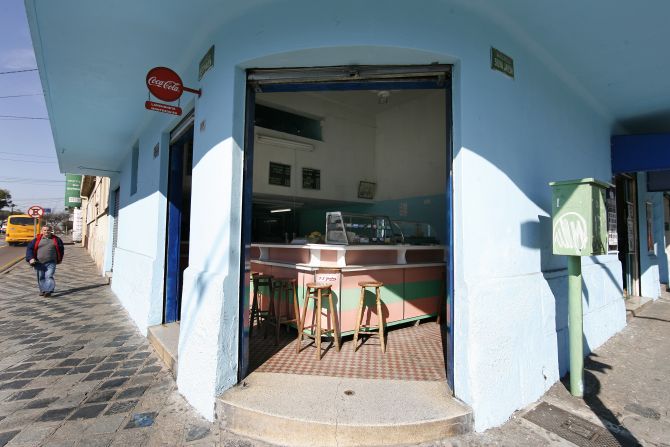 Lanchonete Montesquieu vai desocupar o imóvel onde funciona desde 1977. Foto: Antônio More/Gazeta do Povo. Lanchonete Montesquieu vai desocupar o imóvel onde funciona desde 1977. Foto: Antônio More/Gazeta do Povo.