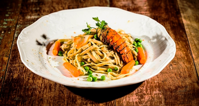 Taglierinii al mare com lagostins. Foto: Taglierinii al mare com lagostins. Foto: