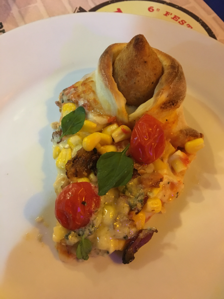 Criatividade sem limites: cantina lança pizza com borda de coxinha Criatividade sem limites: cantina lança pizza com borda de coxinha