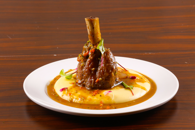 Jarret de vitelo com aligot. Foto: Divulgação Jarret de vitelo com aligot. Foto: Divulgação