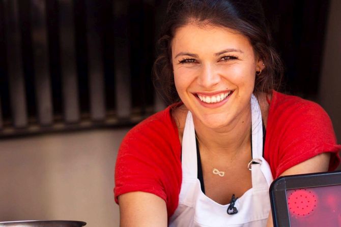 Gabrielle Mahamud, do blog Flor de Sal, lança livro com 60 receitas veganas e sem glúten. Foto: Divulgação Gabrielle Mahamud, do blog Flor de Sal, lança livro com 60 receitas veganas e sem glúten. Foto: Divulgação