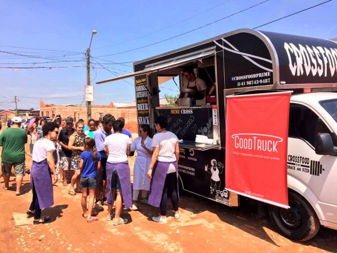 GoodTruck leva a comunidades refeições preparadas com comida que iria para o lixo. Foto: Divulgação GoodTruck leva a comunidades refeições preparadas com comida que iria para o lixo. Foto: Divulgação