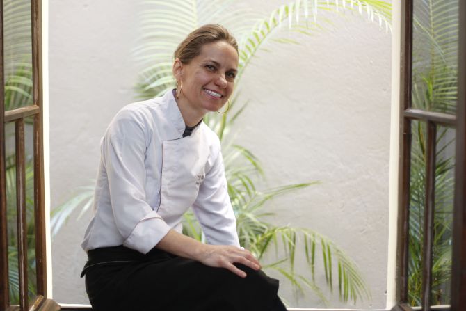 Joy Perine inaugurou novo restaurante, o Enjoy Gastronomia. Foto: Daniel Castellano/Gazeta do Povo Joy Perine inaugurou novo restaurante, o Enjoy Gastronomia. Foto: Daniel Castellano/Gazeta do Povo