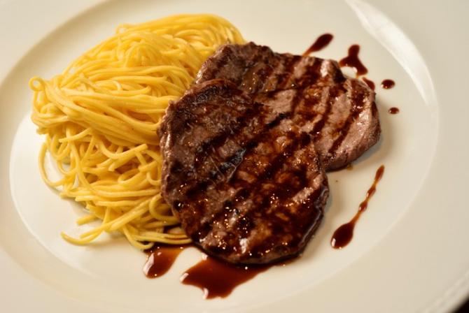 Mignon com tagliolini na manteiga. Foto: Bruno de Lima Mignon com tagliolini na manteiga. Foto: Bruno de Lima