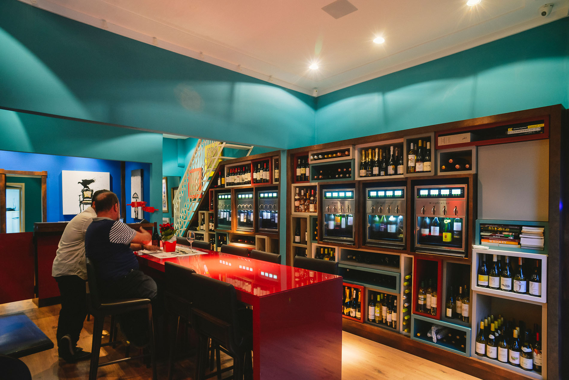 O pequeno salão do The Wine Pub, em Florianópolis, acomoda 35 pessoas. Foto: Divulgação O pequeno salão do The Wine Pub, em Florianópolis, acomoda 35 pessoas. Foto: Divulgação