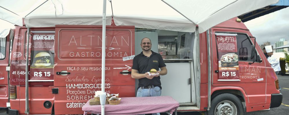 Food Truck do Altman Gastronomia é o primeiro a ser licenciado pela Prefeitura. Foto: Mel Gabardo/Gazeta do Povo.