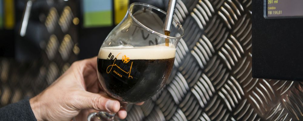 Foto da primeira loja de rua da Bodebrown, ambiente e algumas opções do Cardápio . chop massa japonês comida japonesa torta drink vinho sobremesa prato principal . Local: Av. Desembargador Hugo Simas, 1321, Bom Retiro.