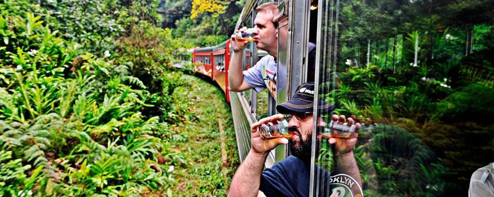 Fim de semana tem tour por 12 bares e passeio de trem regado à cerveja Fim de semana tem tour por 12 bares e passeio de trem regado à cerveja