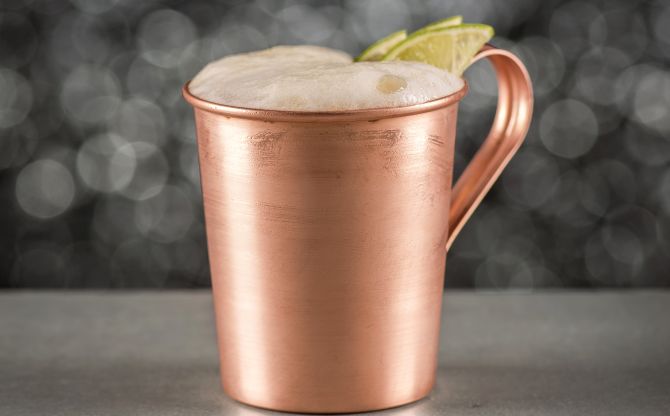 Moscow Mule, o drink de vodca, gengibirra e limão que conquistou o mundo. Foto: Fernando Zequinão/Gazeta do Povo. Moscow Mule, o drink de vodca, gengibirra e limão que conquistou o mundo. Foto: Fernando Zequinão/Gazeta do Povo.