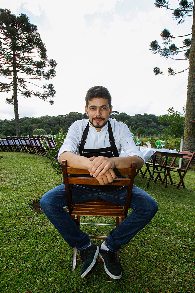 Chef Lenin Palhano discute o tema Transformadores no Fórum Foto: Daniel Castellano/Gazeta do Povo Chef Lenin Palhano discute o tema Transformadores no Fórum Foto: Daniel Castellano/Gazeta do Povo