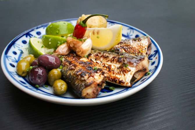 Sardinha na brasa do Olivença. Foto: Divulgação Sardinha na brasa do Olivença. Foto: Divulgação