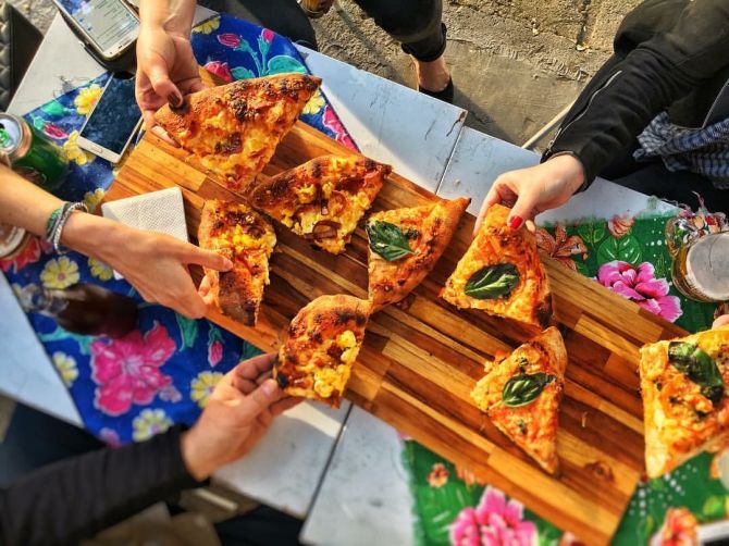 Todos os ingredientes utilizados nas pizzas do Maçã são orgânicos e de produtores locais. Foto: Divulgação.
Todos os ingredientes utilizados nas pizzas do Maçã são orgânicos e de produtores locais. Foto: Divulgação.