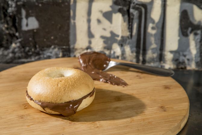 Bagel de creme de avelã. Foto: Hugo Harada/Gazeta do Povo. Bagel de creme de avelã. Foto: Hugo Harada/Gazeta do Povo.