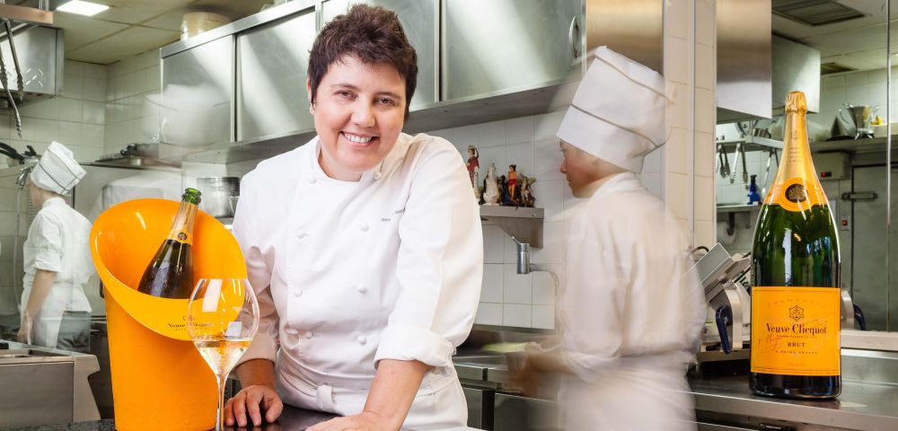 A chef já comandou a equipe da cozinha do Palácio da Alvorada, em Brasília. Foto: Bruno Ryfer / Divulgação. A chef já comandou a equipe da cozinha do Palácio da Alvorada, em Brasília. Foto: Bruno Ryfer / Divulgação.