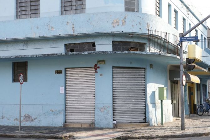Fachada da Lanchonete Montesquieu, após encerrar as atividades. Foto: Albari Rosa/Gazeta do Povo Fachada da Lanchonete Montesquieu, após encerrar as atividades. Foto: Albari Rosa/Gazeta do Povo