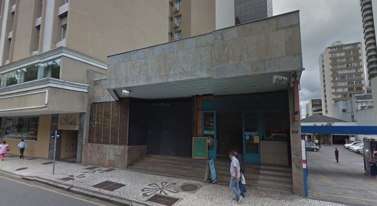 Última localização do Cine Luz, na Praça Santos Andrade. Foto: Google Maps/Reprodução Última localização do Cine Luz, na Praça Santos Andrade. Foto: Google Maps/Reprodução