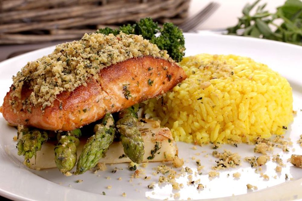 Salmão em crosta (R$ 51): o mais vendido da casa. (Foto: Divulgação) Salmão em crosta (R$ 51): o mais vendido da casa. (Foto: Divulgação)
