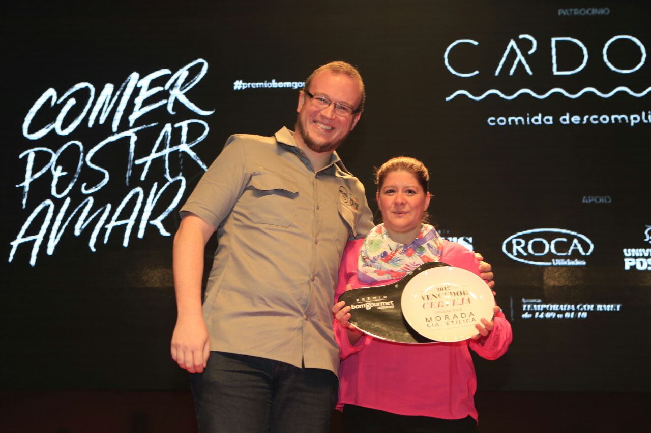 Fernanda Lazzari, da Morada Cia. Etílica e o beer sommelier do Bom Gourmet, Luís Celso Jr. Fernanda Lazzari, da Morada Cia. Etílica e o beer sommelier do Bom Gourmet, Luís Celso Jr.