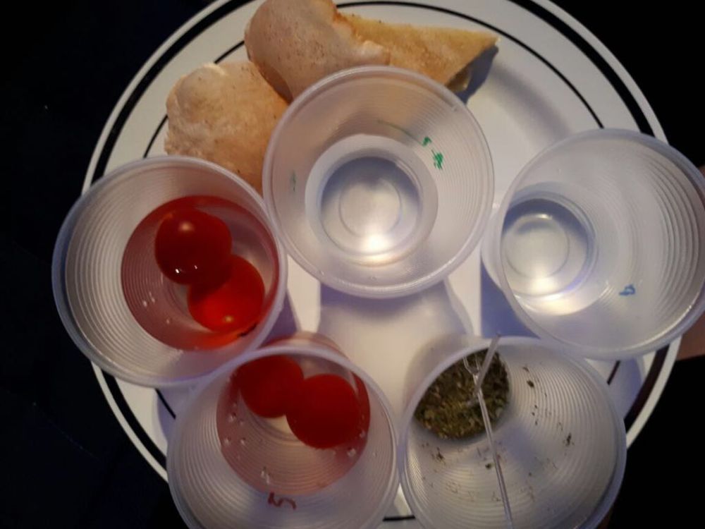 Público observou na prática a importância do ph da água para uso culinário. Foto: Flávia Schiochet/Gazeta do Povo. Público observou na prática a importância do ph da água para uso culinário. Foto: Flávia Schiochet/Gazeta do Povo.