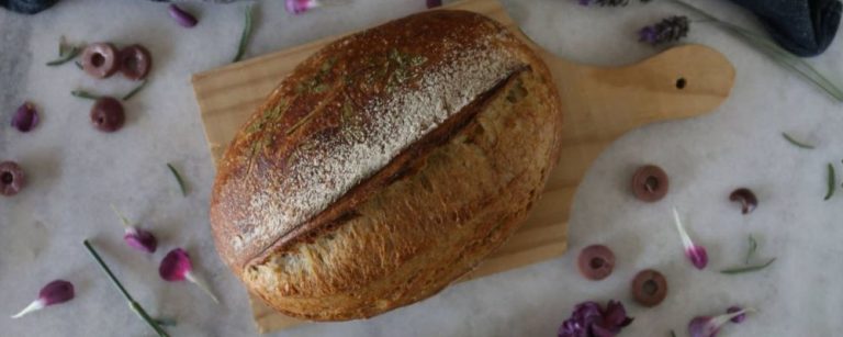 Padaria BeeBread, que abriu em julho no Largo da Ordem, trabalha apenas com fermentação natural. Foto: Juliana Robin/Divulgação
