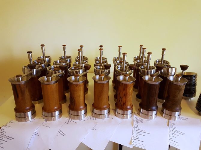Dos 300 apoiadores que compraram a cafeteira Aram durante o período de financiamento coletivo, metade foi entregue. A pré-venda tem outras 300 pessoas em espera. Foto: Divulgação Dos 300 apoiadores que compraram a cafeteira Aram durante o período de financiamento coletivo, metade foi entregue. A pré-venda tem outras 300 pessoas em espera. Foto: Divulgação