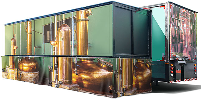 Carreta alambique escola que está presente no estacionamento do Mercado Municipal de Curitiba. Imagem: Reprodução