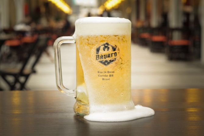Bar distribui 50 chopes grátis se Argentina não se classificar O bar Bávaro vai distribuir 50 chopes de graça caso a Argentina não seja classificada para a Copa do Mundo de 2018. Foto: Divulgação.