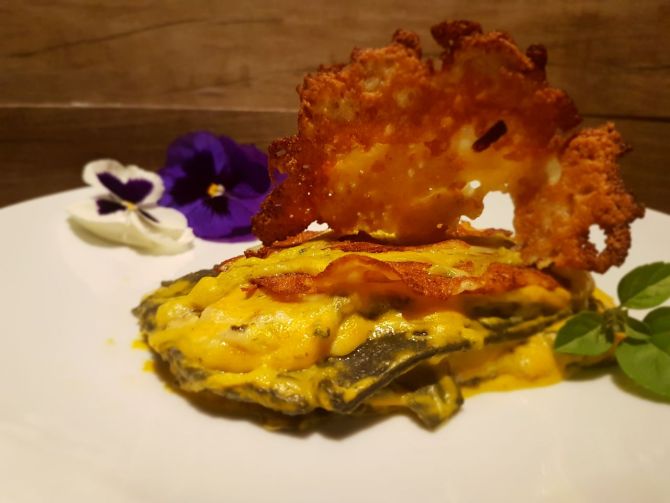Lasanha de abóbora cabotiá defumada e queijo gorgonzola com massa negra. (Foto: Divulgação) Lasanha de abóbora cabotiá defumada e queijo gorgonzola com massa negra. (Foto: Divulgação)