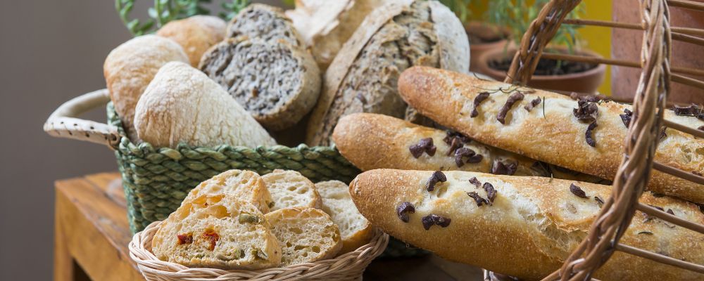Pães feitos com fermentação natural . Local: Pão Prosa . pão padaria .