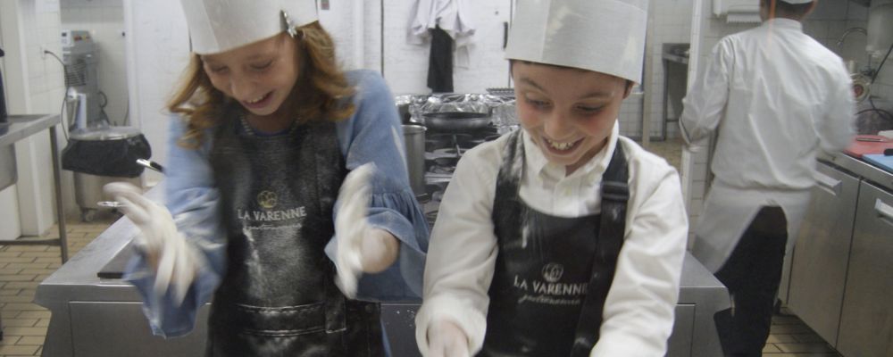Restaurantes organizam aulas de culinária para crianças brincarem com comida Oficina de massa no La Varenne. Foto: Divulgação