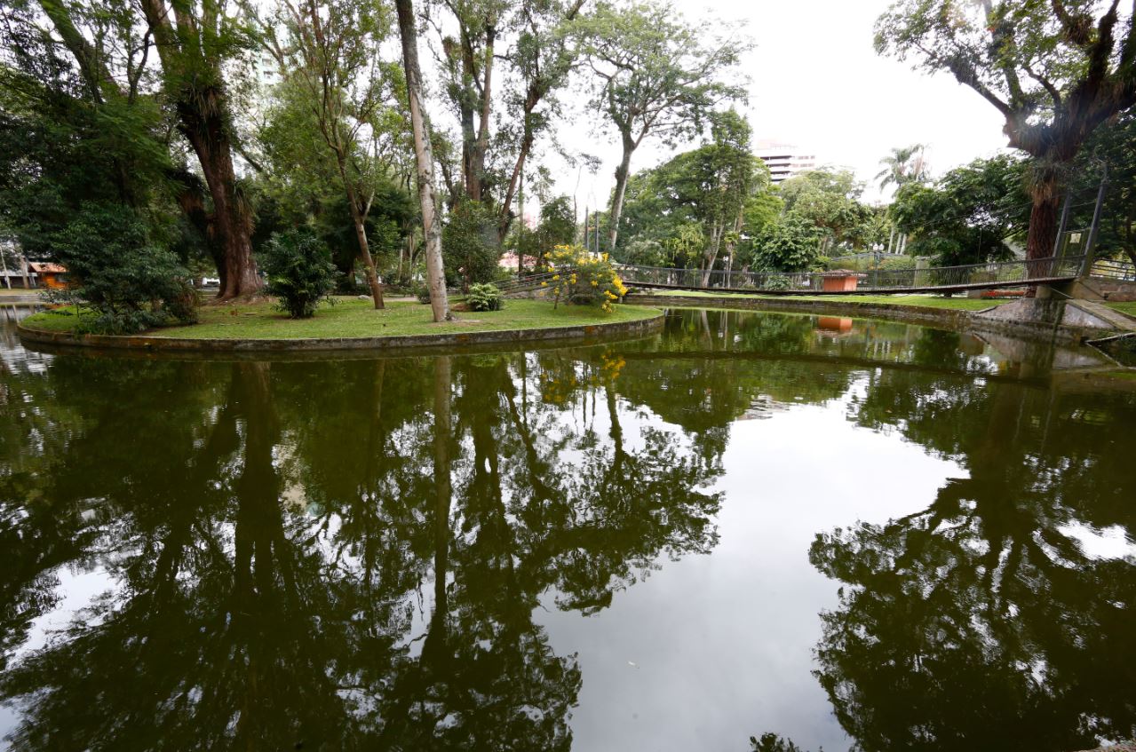 O restaurante O Passeio é um ótimo lugar para apreciar o verde do Passeio Público. Foto: Aniele Nascimento/Gazeta do Povo O restaurante O Passeio é um ótimo lugar para apreciar o verde do Passeio Público. Foto: Aniele Nascimento/Gazeta do Povo