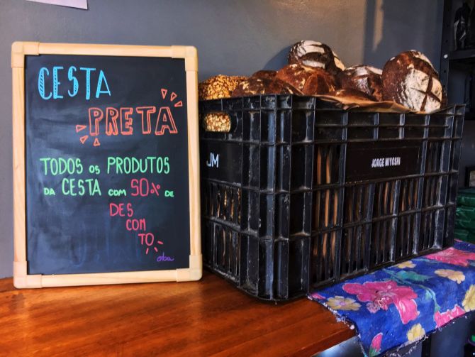 Durante a Black Friday, os pães dentro do cesto estão com 50% de desconto na padaria Maçã. Foto: Divulgação Durante a Black Friday, os pães dentro do cesto estão com 50% de desconto na padaria Maçã. Foto: Divulgação