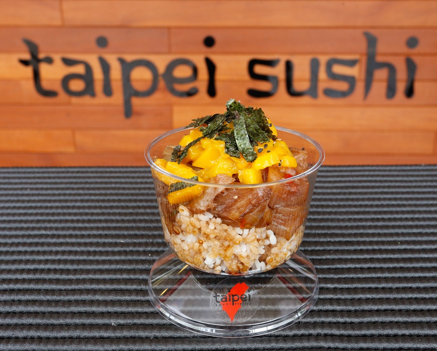 Onde comer poke em Curitiba, o prato que vem do Havaí e conquistou o mundo Onde comer poke em Curitiba, o prato que vem do Havaí e conquistou o mundo