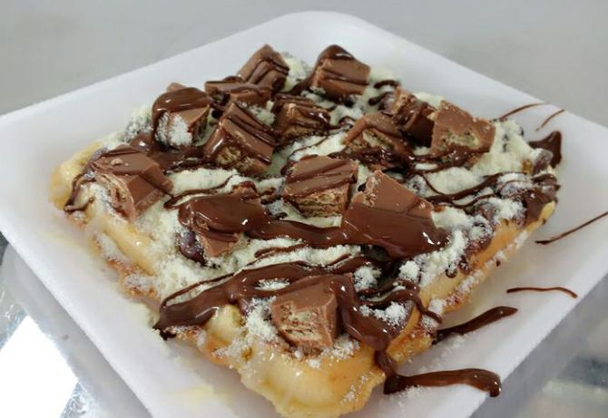 O food truck Império do Waffle estará presente no evento. O da foto, criado esse ano, é de beijinho com kitkat. Foto: divulgação O food truck Império do Waffle estará presente no evento. O da foto, criado esse ano, é de beijinho com kitkat. Foto: divulgação
