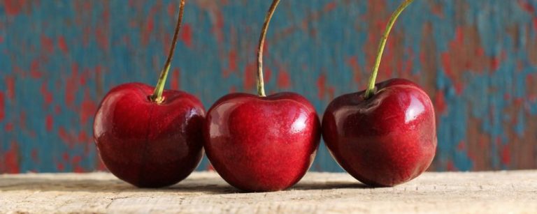 Ameixa, cereja, damasco: veja receitas com frutas clássicas do Natal