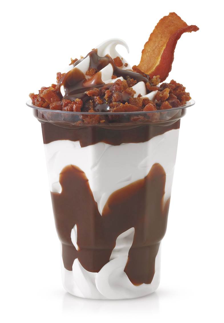 Sundae Bacon do Burger King é feito com sorvete de baunilha, pedaços de bacon e calda de chocolate. Foto: Divulgação.