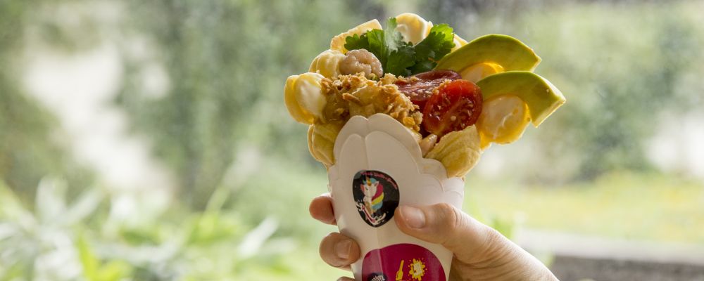 Waffle de queijo parmesão com requeijão, camarão com molho chipotle e mel (R$ 18). Foto: Hugo Harada/Gazeta do Povo